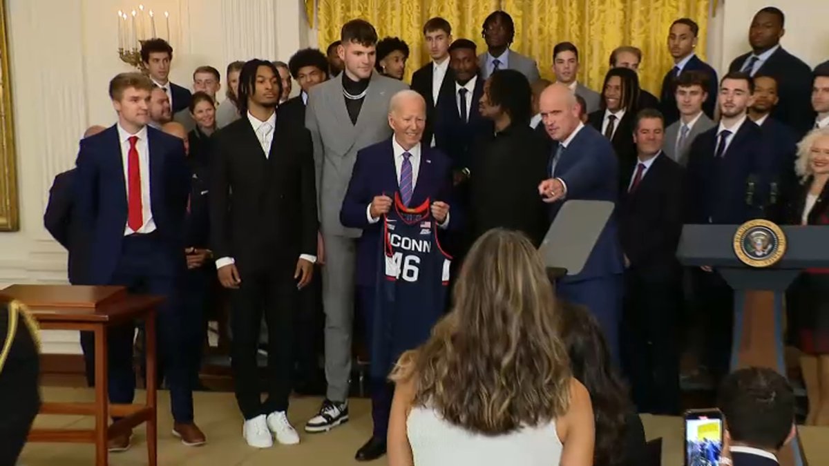 ‘Blue bloods of basketball,’ national champion UConn Huskies honored at ...