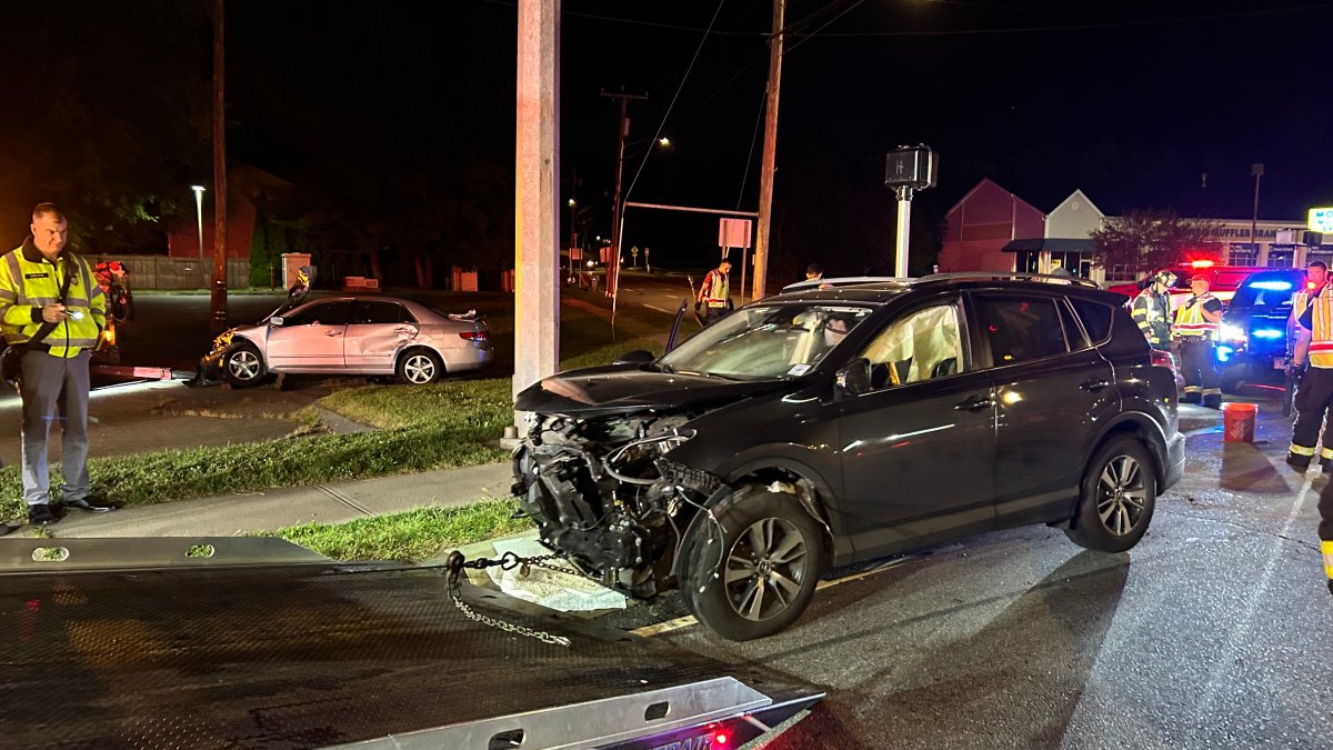 2 people injured in Rocky Hill head-on crash