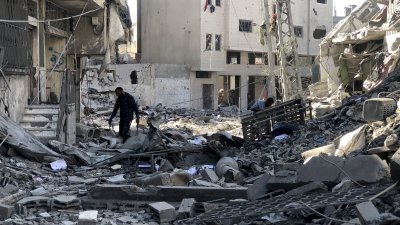 Israeli airstrike kills 90 in Gaza