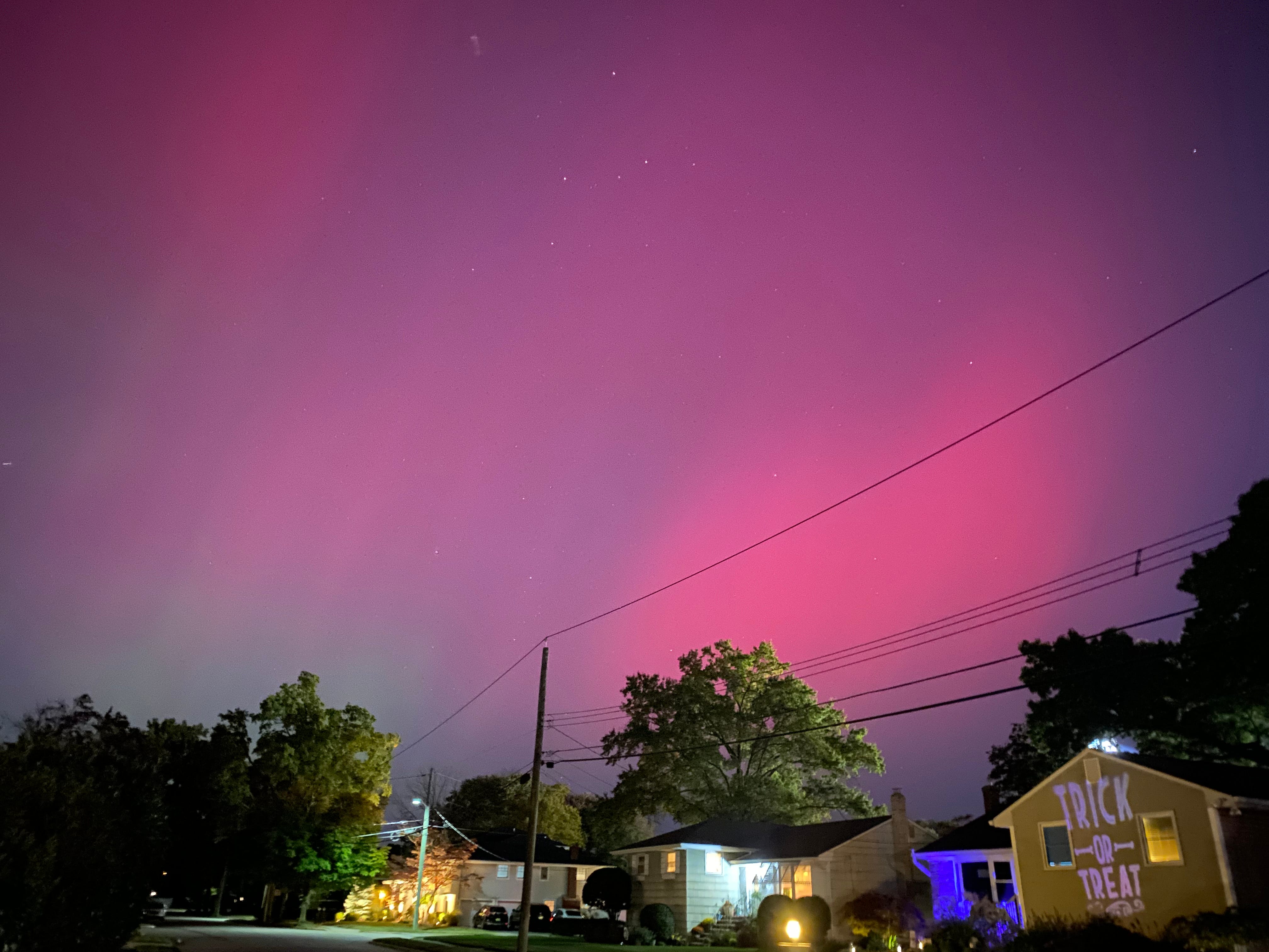 FOTOS: La aurora boreal deslumbra en NYC y en el área triestatal