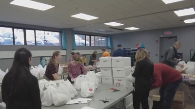 Salvation Army volunteers prep hundreds of Christmas meals in Hartford