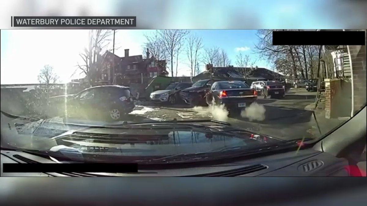 Man arrested on many charges after hitting police cruisers, parked cars ...