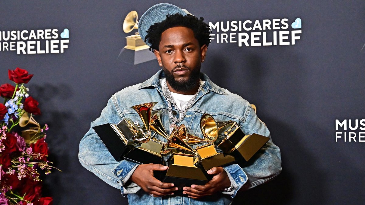 Kendrick Lamar wins big at Grammys one week before Super Bowl – NBC