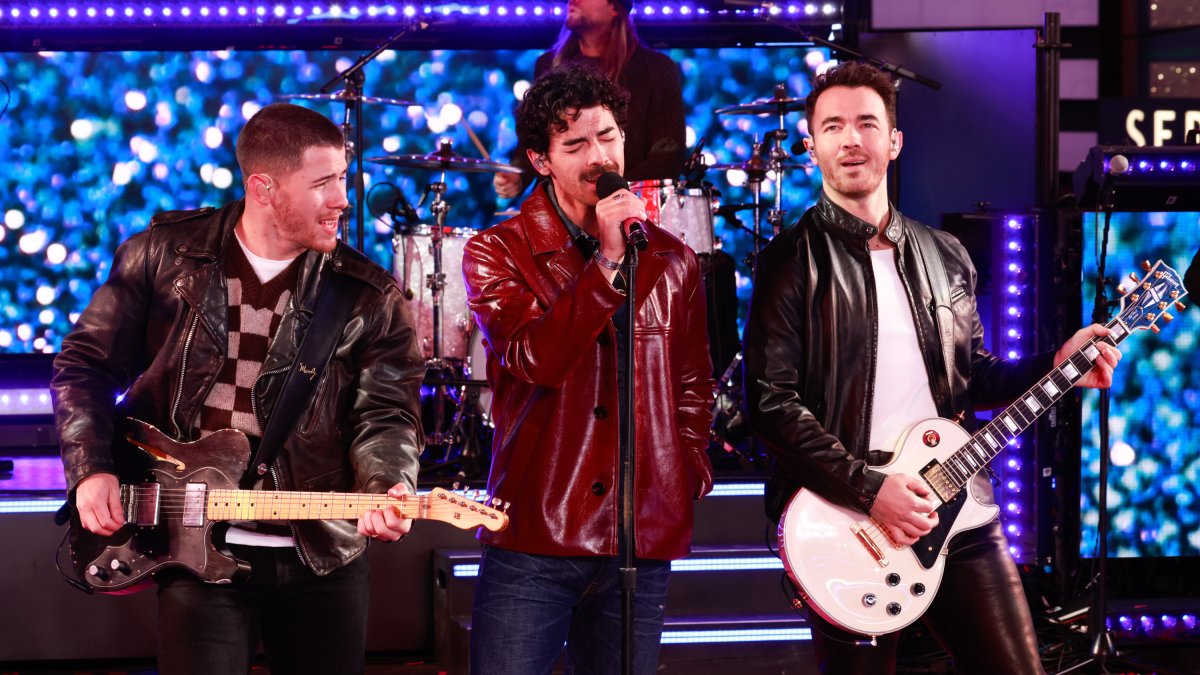 Jonas Brothers announce ‘JONASCON’ at NJ’s American Dream Mall NBC
