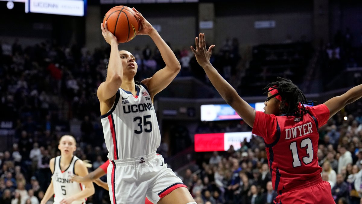 Azzi Fudd’s career-high 34 points and eight 3-pointers powers UConn ...