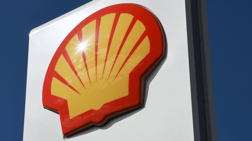 A view shows a board with the logo of Shell at the company’s fuel station in Saint Petersburg, Russia May 6, 2022. 