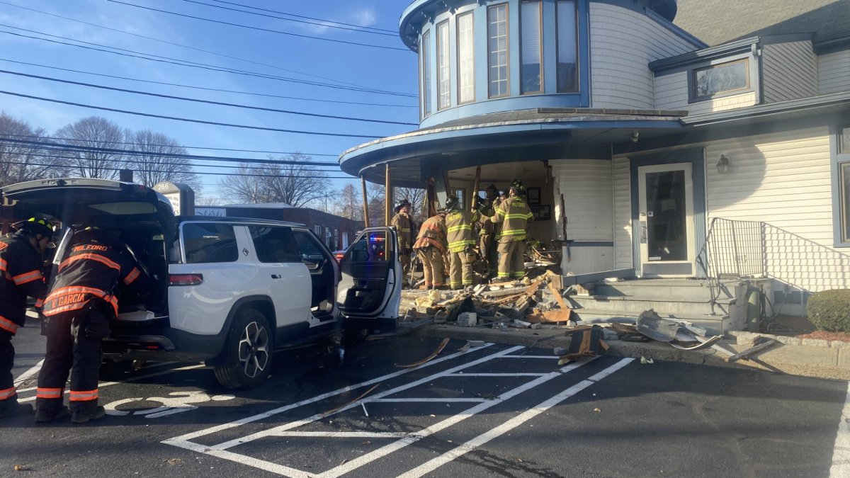 Car crashes into dentist office and other cars in Milford – NBC Connecticut