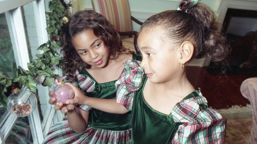 Beyoncé and Solange setting up Christmas decorations on October 23, 1990.