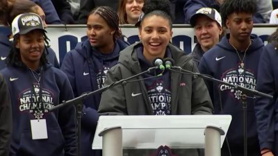 Azzi Fudd thanks fans at UConn rally in Hartford