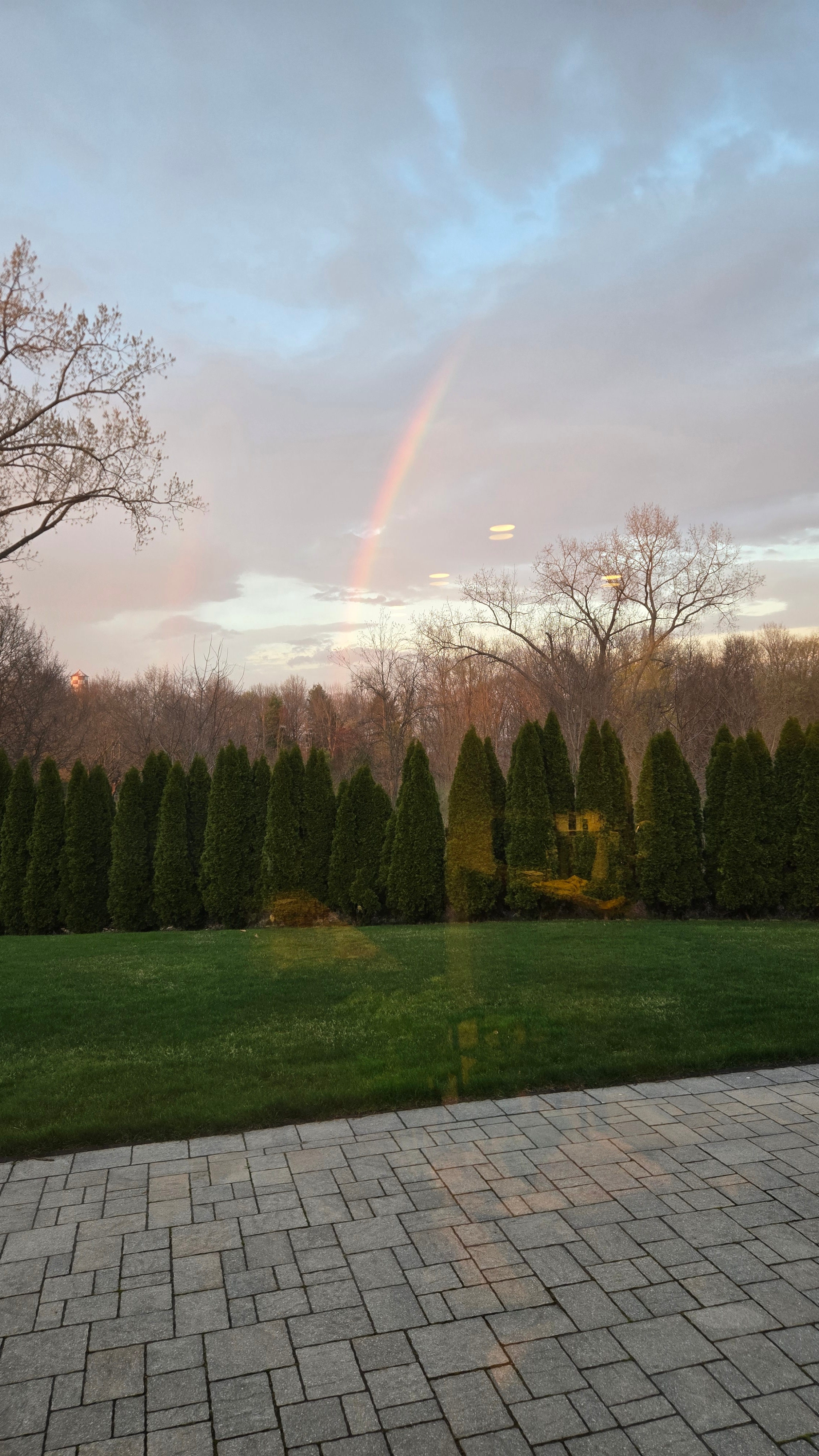 Saw this rainbow Saturday night at approximately 7:15PM.  Sunny skies all day, no rain!  Can you see the double 🌈 rainbow?