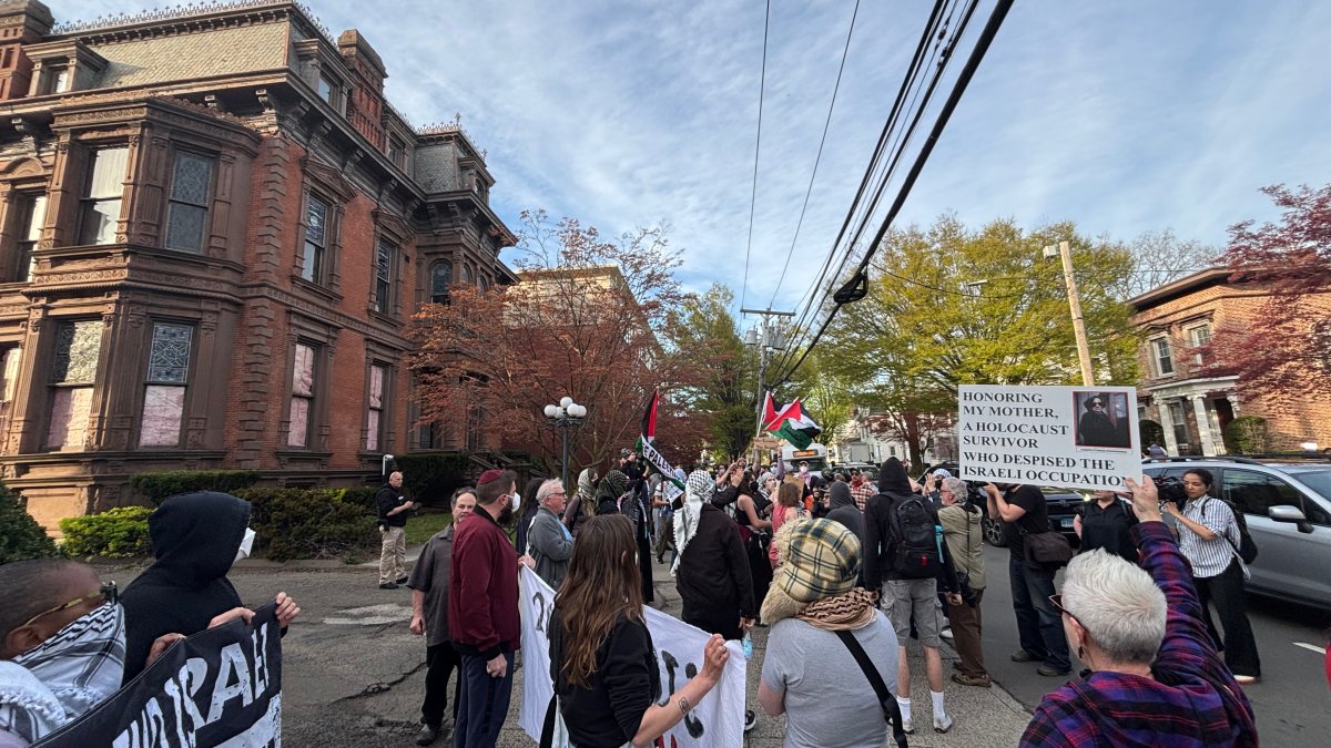 Hundreds protest Israel security minister's visit to New Haven Hundreds protest Israel security minister's visit to New Haven