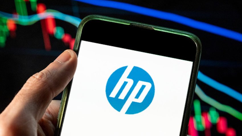 [CNBC] HP sinks 15% as company misses on earnings, guidance due to ‘added cost’ from tariffs