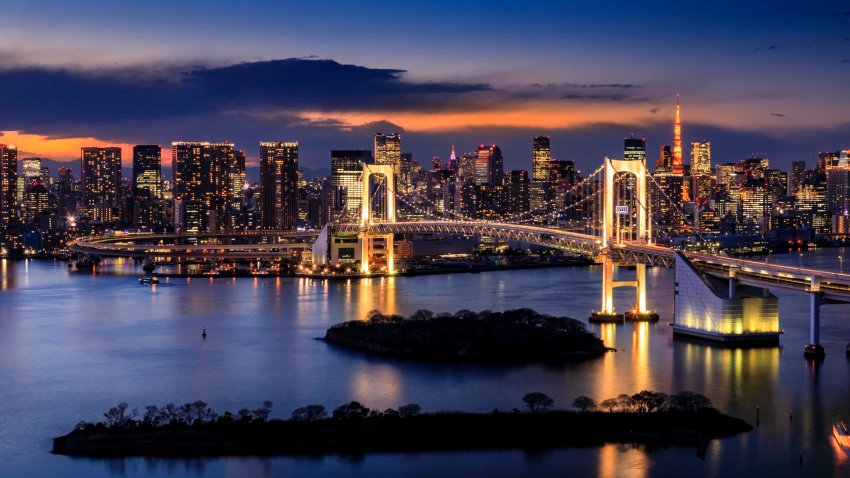 A HDR evening shot taken at sunset of the Tokyo skyline.
