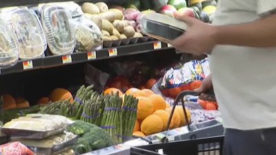 Shoppers navigate grocery prices as signs of cooling inflation begin to show