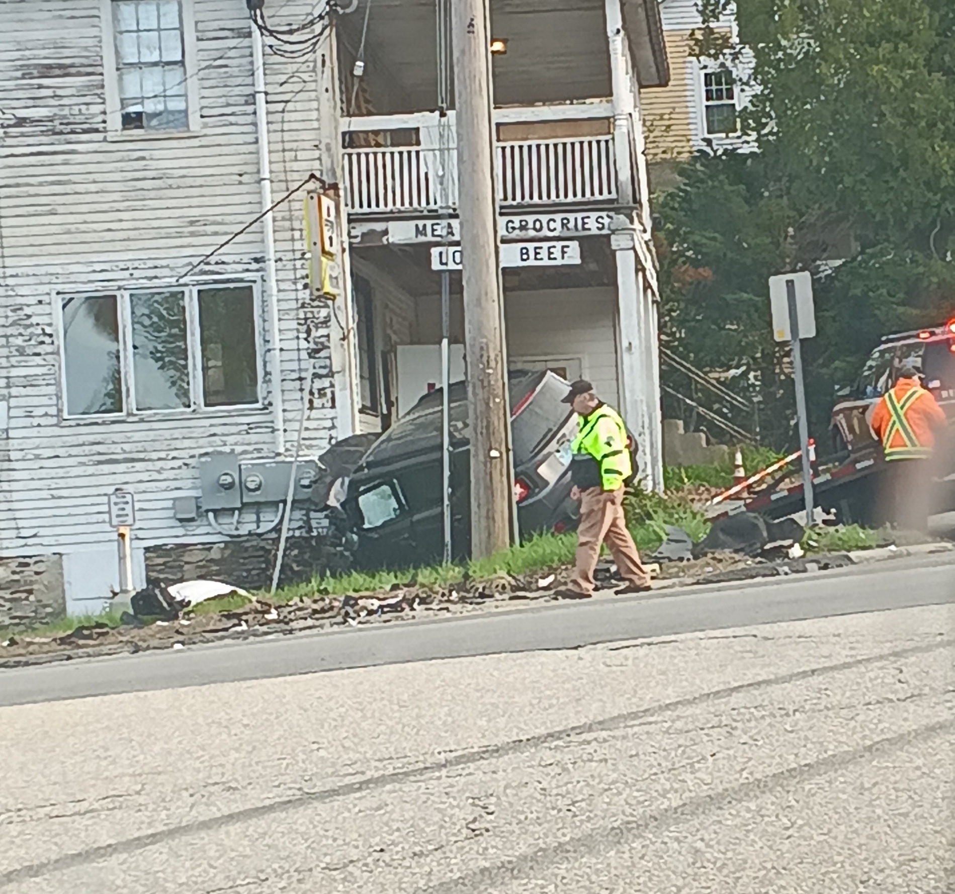Vehicle crashes into building in Pomfret