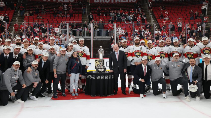 The Florida Panthers pose with the Prince of Wales Trophy