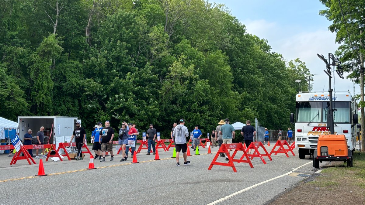 Pratt & Whitney workers on strike to lose health insurance on Monday