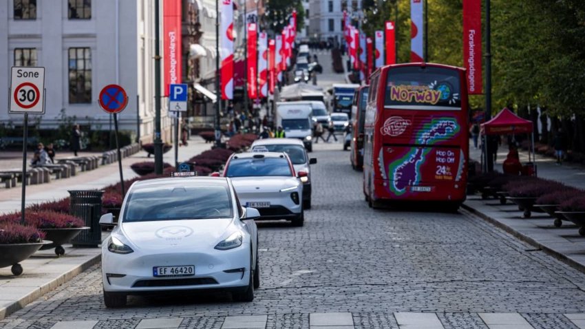Oslo Taxi’s Tesla model Y (L) and the NIO ET5 electric vehicle from Nio Inc, a Chinese multinational electric car manufacturer, drive through the Norwegian capital Oslo, on Sept. 27, 2024.