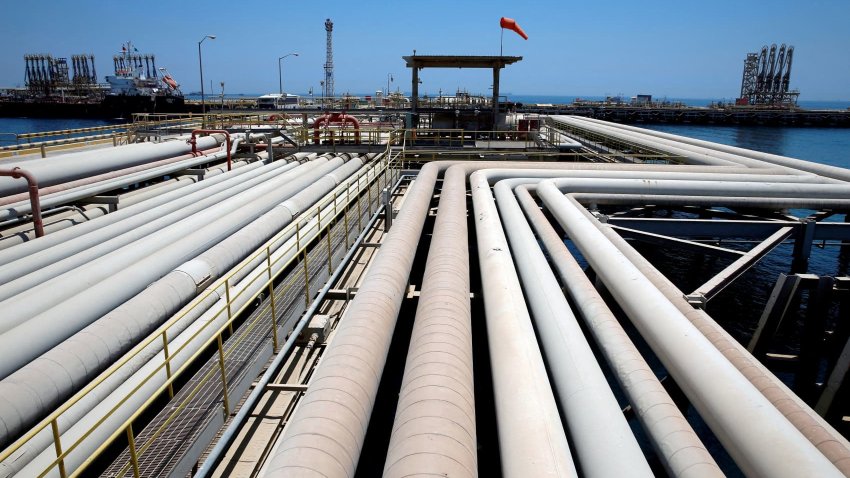 FILE PHOTO: An oil tanker is being loaded at Saudi Aramco’s Ras Tanura oil refinery and oil terminal in Saudi Arabia May 21, 2018. Picture taken May 21, 2018.