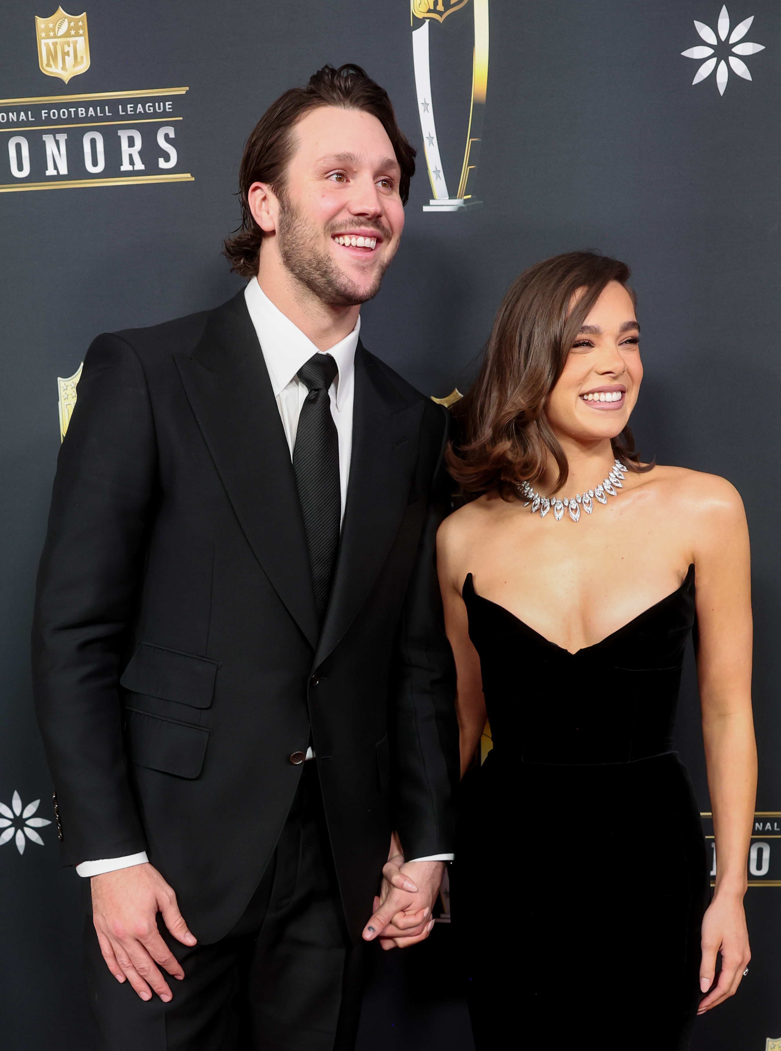 Hailee Steinfeld marries Josh Allen in stunning California wedding – NBC Connecticut