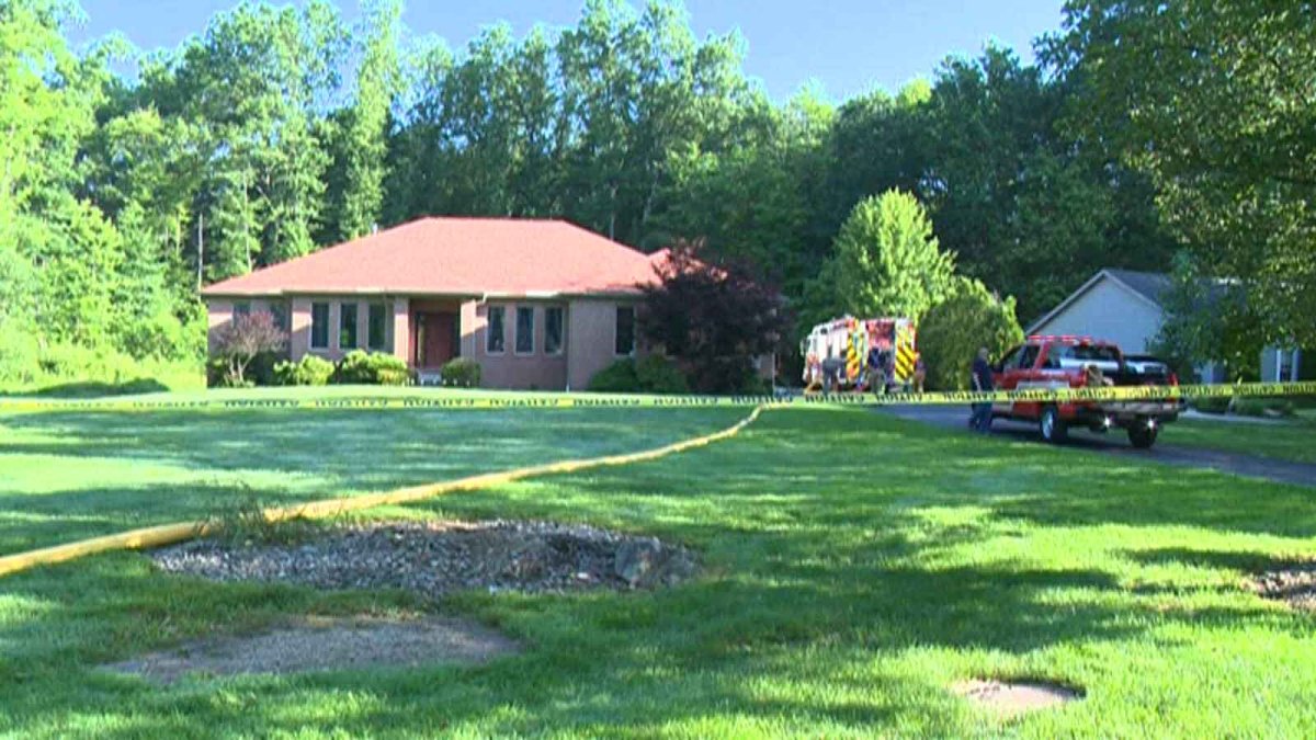 Small plane crashes in northeast Ohio, killing 6