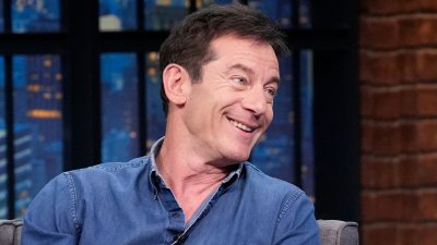 Jason Isaacs on his ‘The White Lotus' personality change; Performs a magic trick for Seth