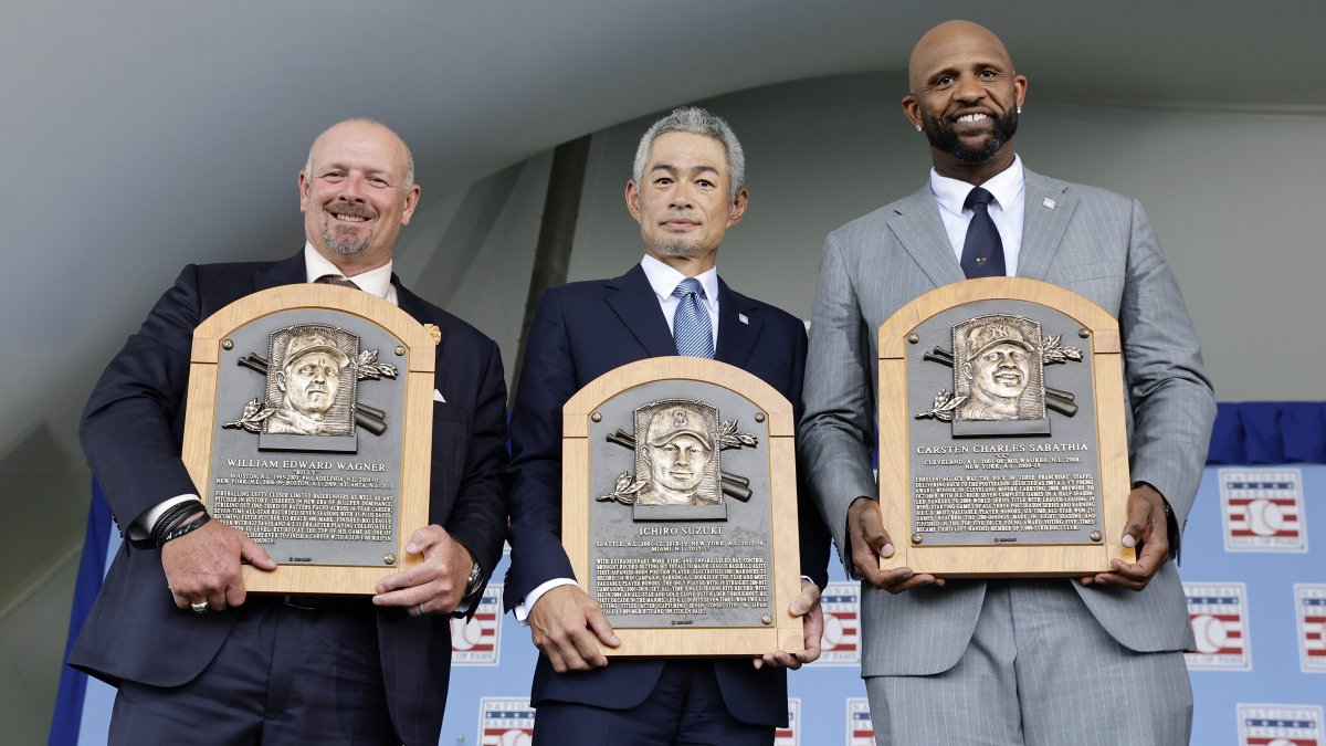 Ichiro Suzuki adds humorous touches to Hall of Fame induction ceremon...
