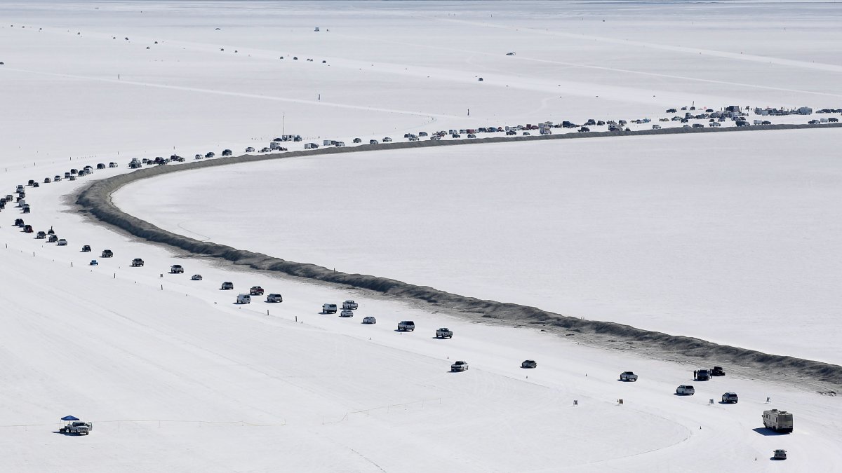 Driver attempting to set a record at Utah’s Bonneville Salt Flats dies after losing control