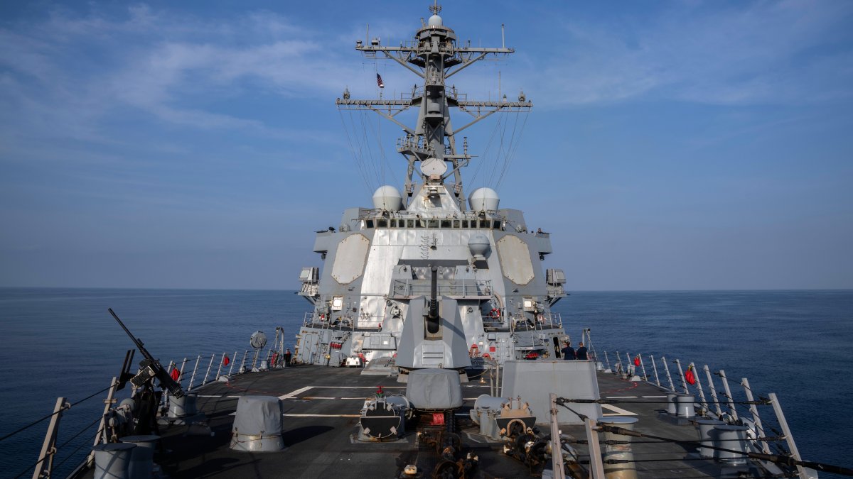 U.S. to deploy warships near Venezuela to fight drug cartels