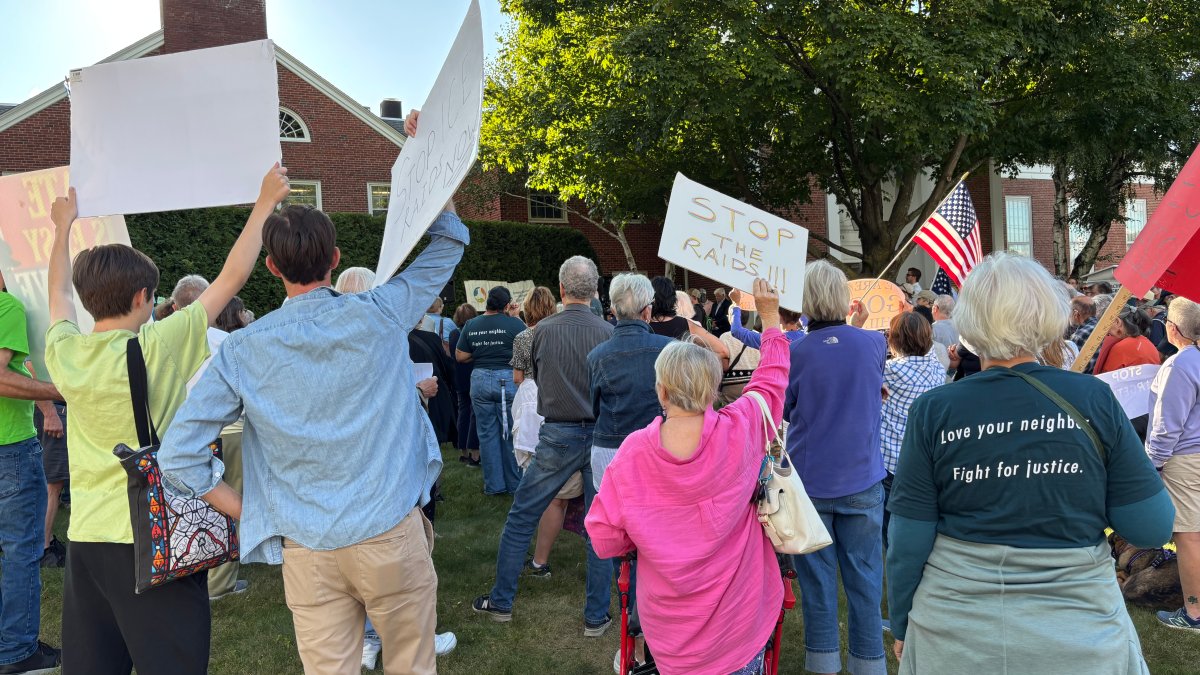 Faith leaders hold vigil in solidarity with workers detained by ICE in ...