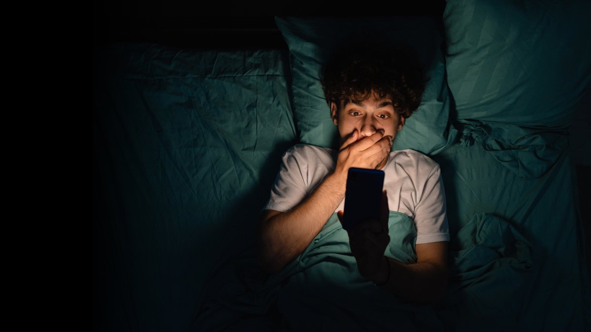 Screen time at night: Content matters more than blue light – NBC ...