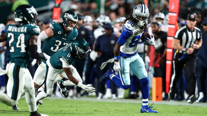 PHILADELPHIA, PENNSYLVANIA – SEPTEMBER 04: CeeDee Lamb #88 of the Dallas Cowboys carries the ball during the first half of an NFL football game against the Philadelphia Eagles at Lincoln Financial Field on September 4, 2025 in Philadelphia, Pennsylvania.
