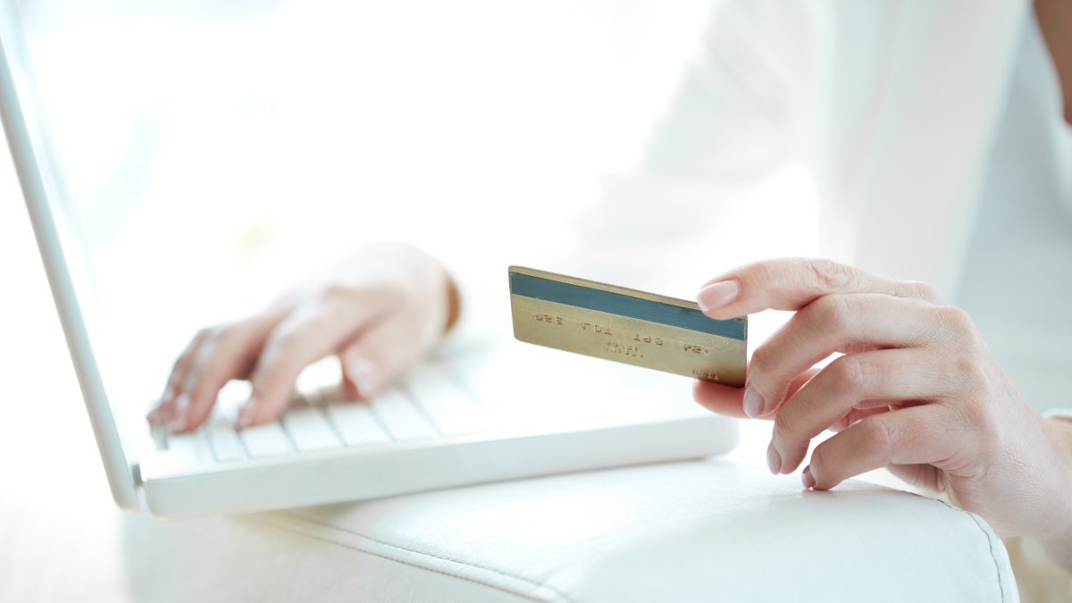 Experts offer shopping advice and scam warnings ahead of Amazon's last big deal day