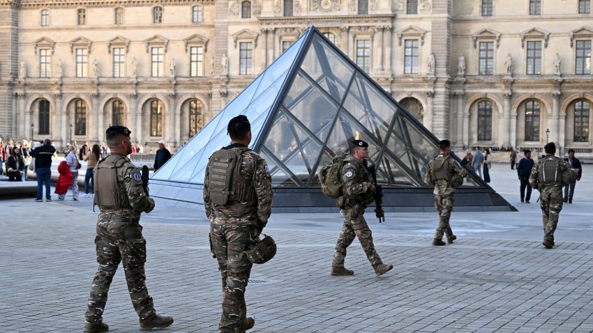 Soldiers patrol in the courtyard of the Louvre museum, Thursday, Oct. 30, 2025 in Paris. (AP Photo/Emma Da Silva)