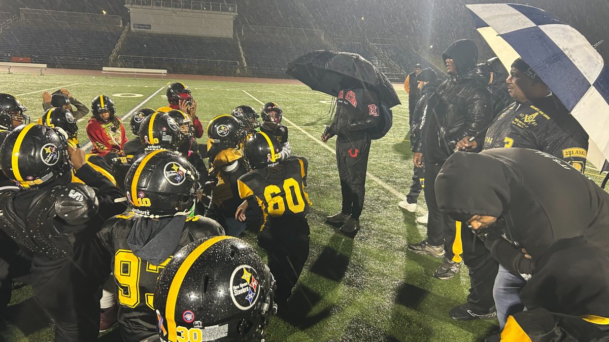 New Haven Steelers Pop Warner football team fundraise for national championships
