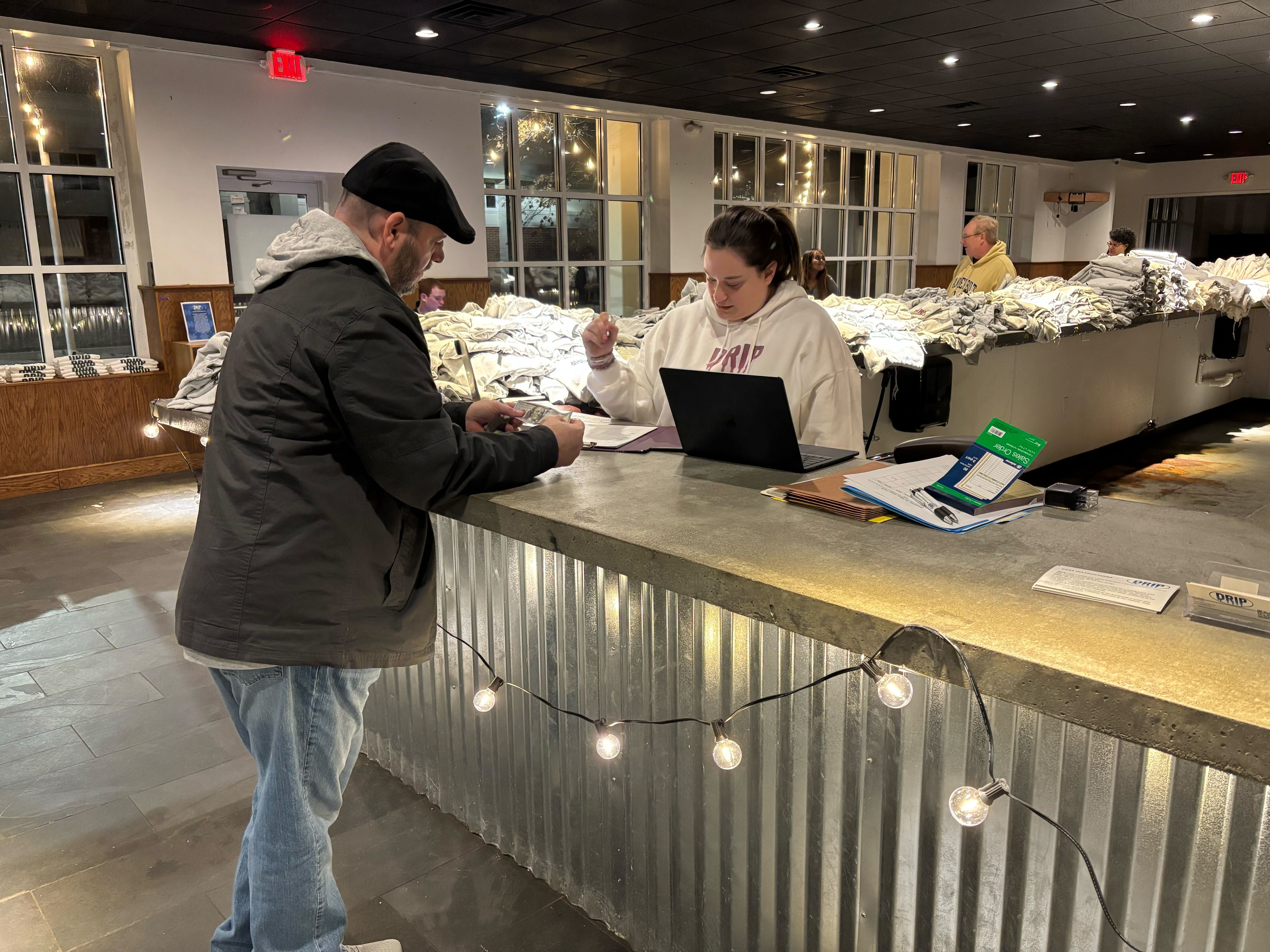 Locals turn out shopping for Small Business Saturday in Southbury