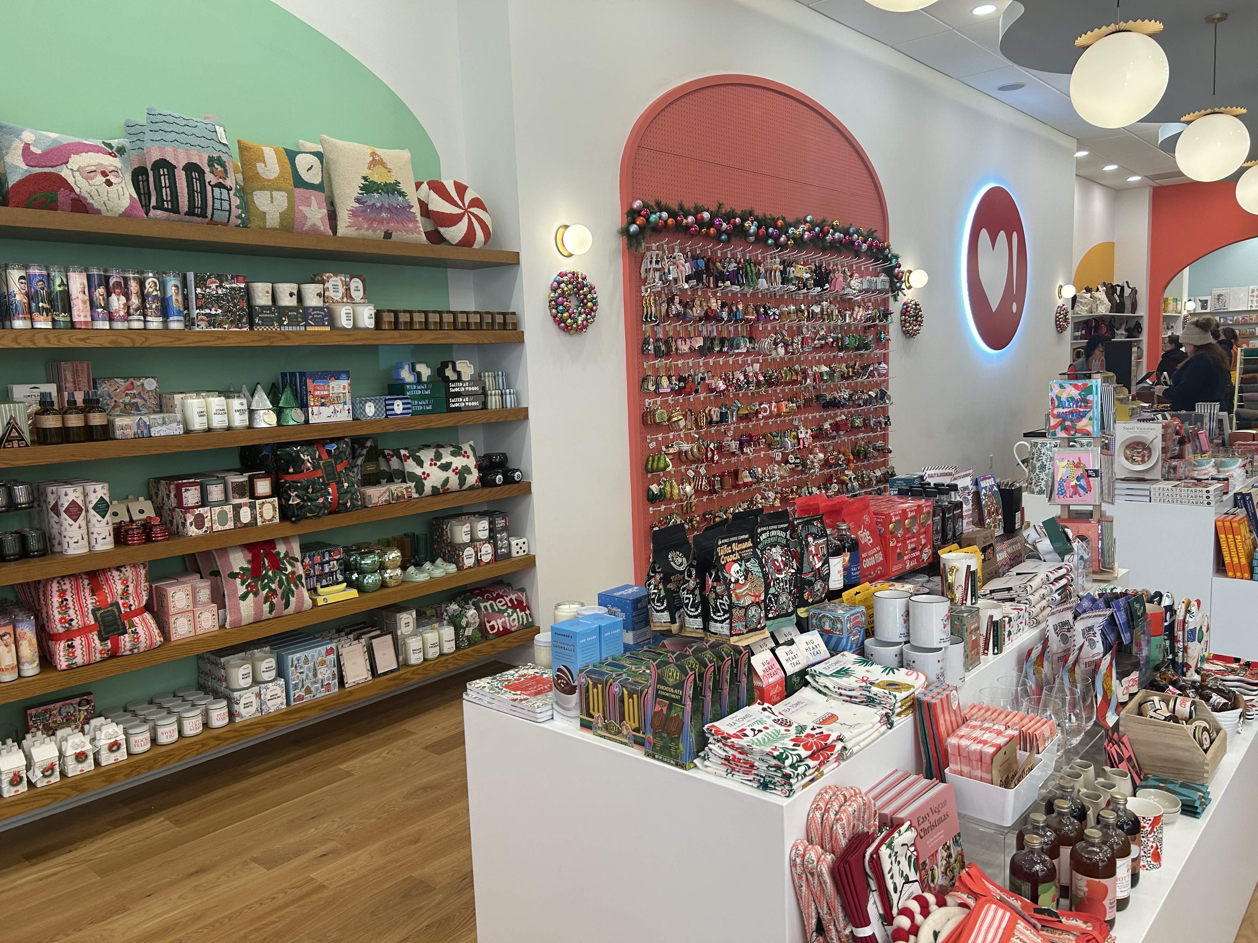 Holiday shoppers enjoy Small Business Saturday in Hartford