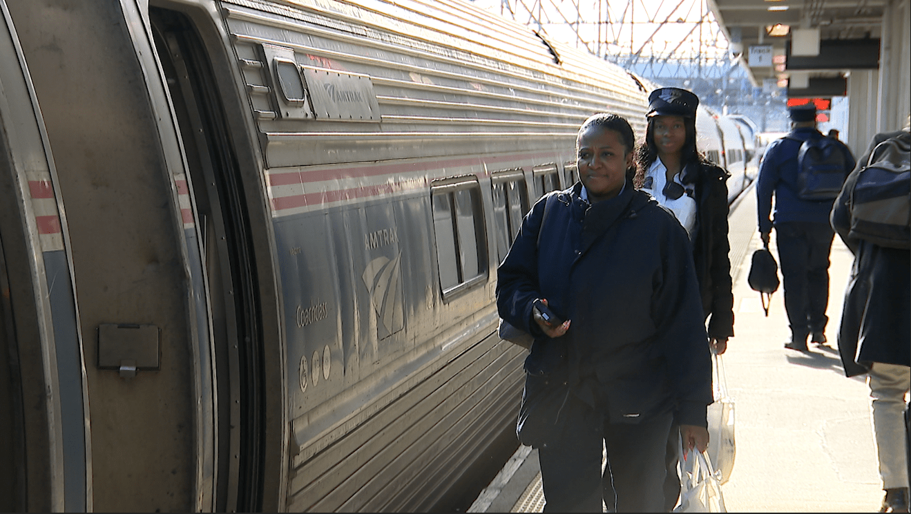 More travelers choosing trains for Thanksgiving travel this year
