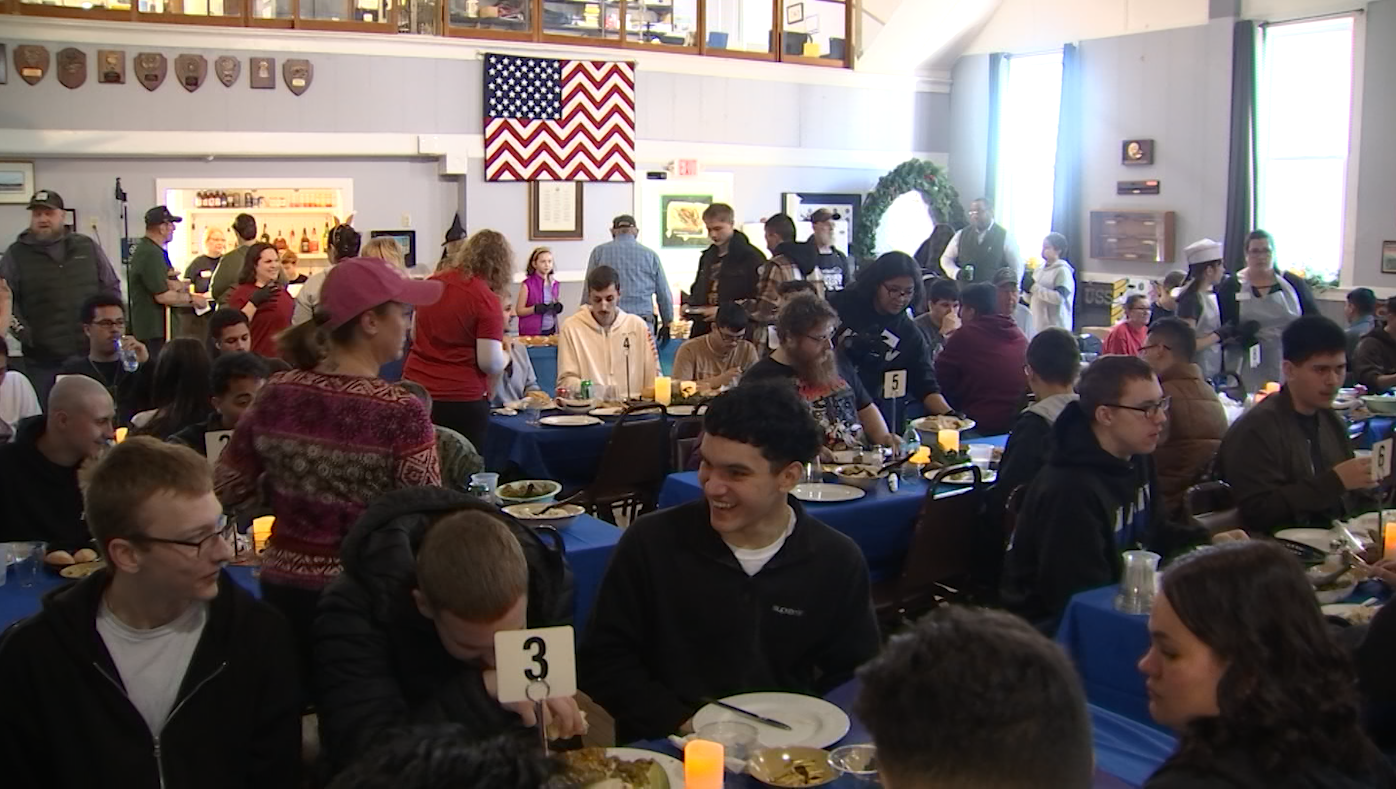 ‘A tight-knit community': Veterans serve sailors away from home for Thanksgiving