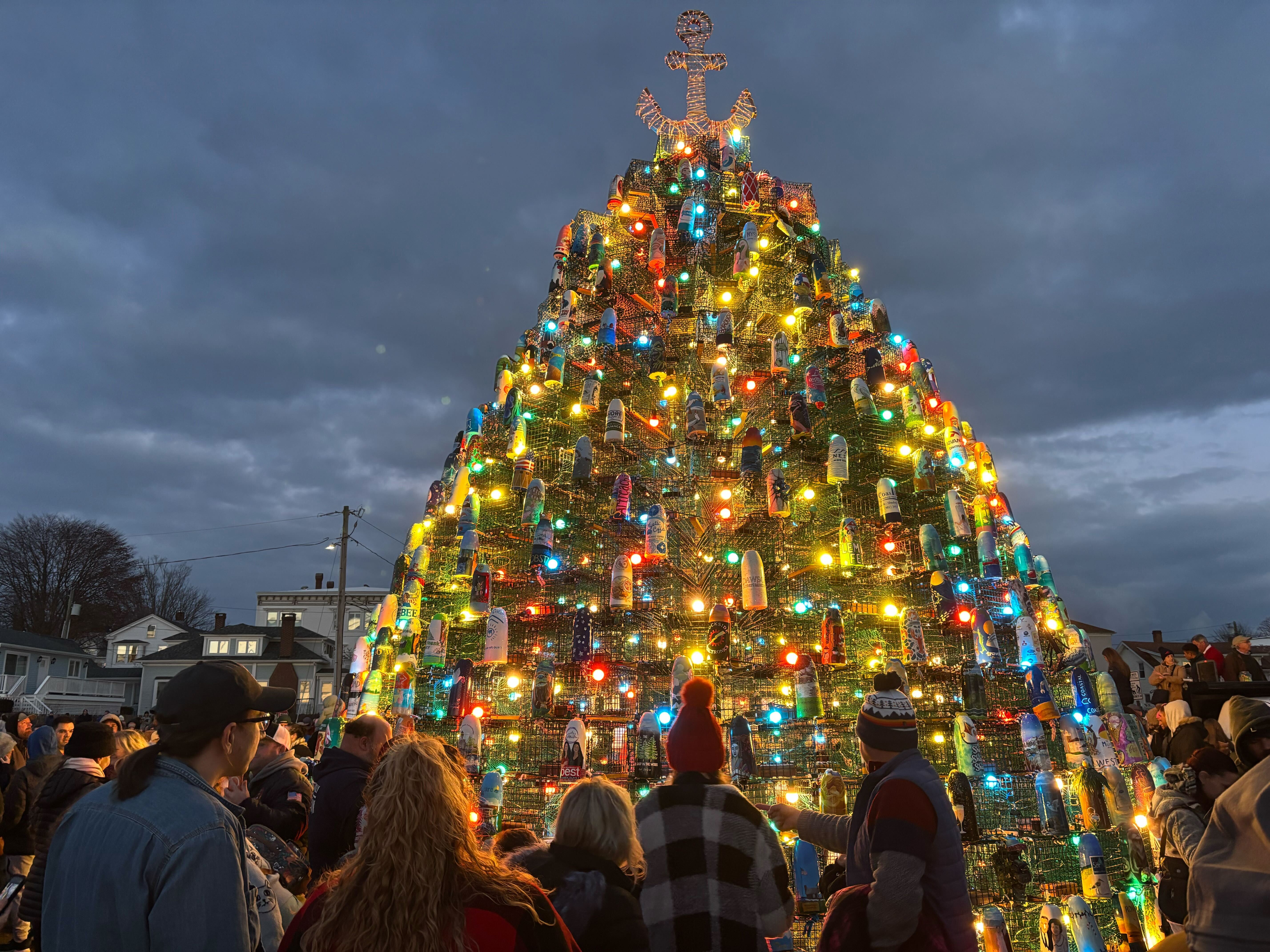 Fifth annual Stonington lobster trap tree lighting – NBC Connecticut