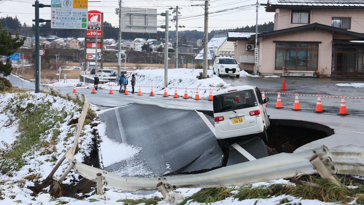Japan assesses damage from 7.5 magnitude earthquake