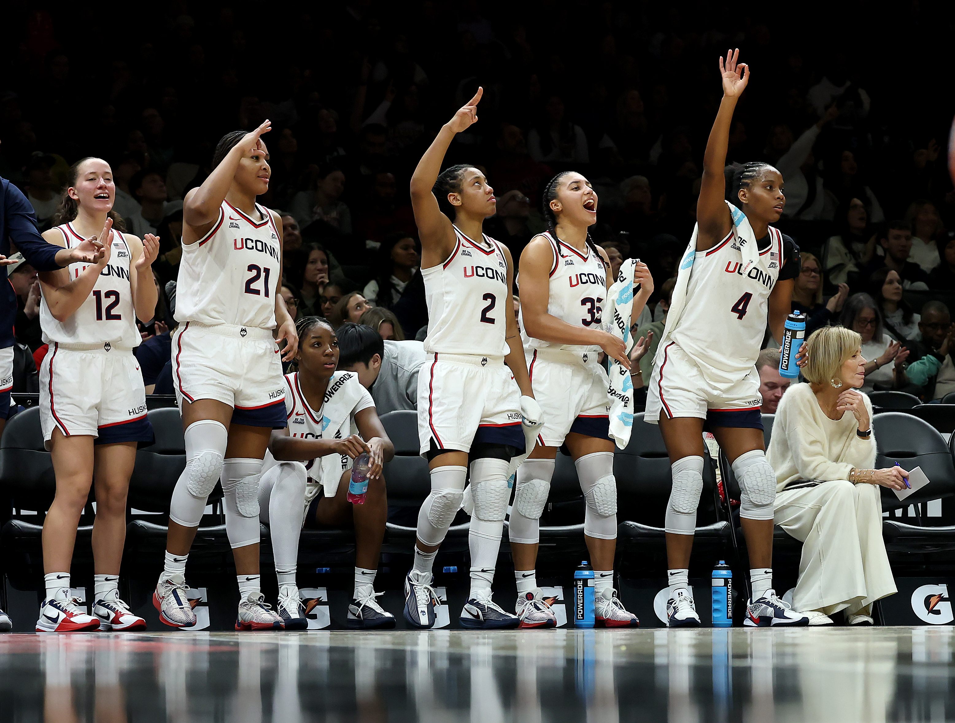 Geno Auriemma's UConn Huskies stifle opponents with relentless defense