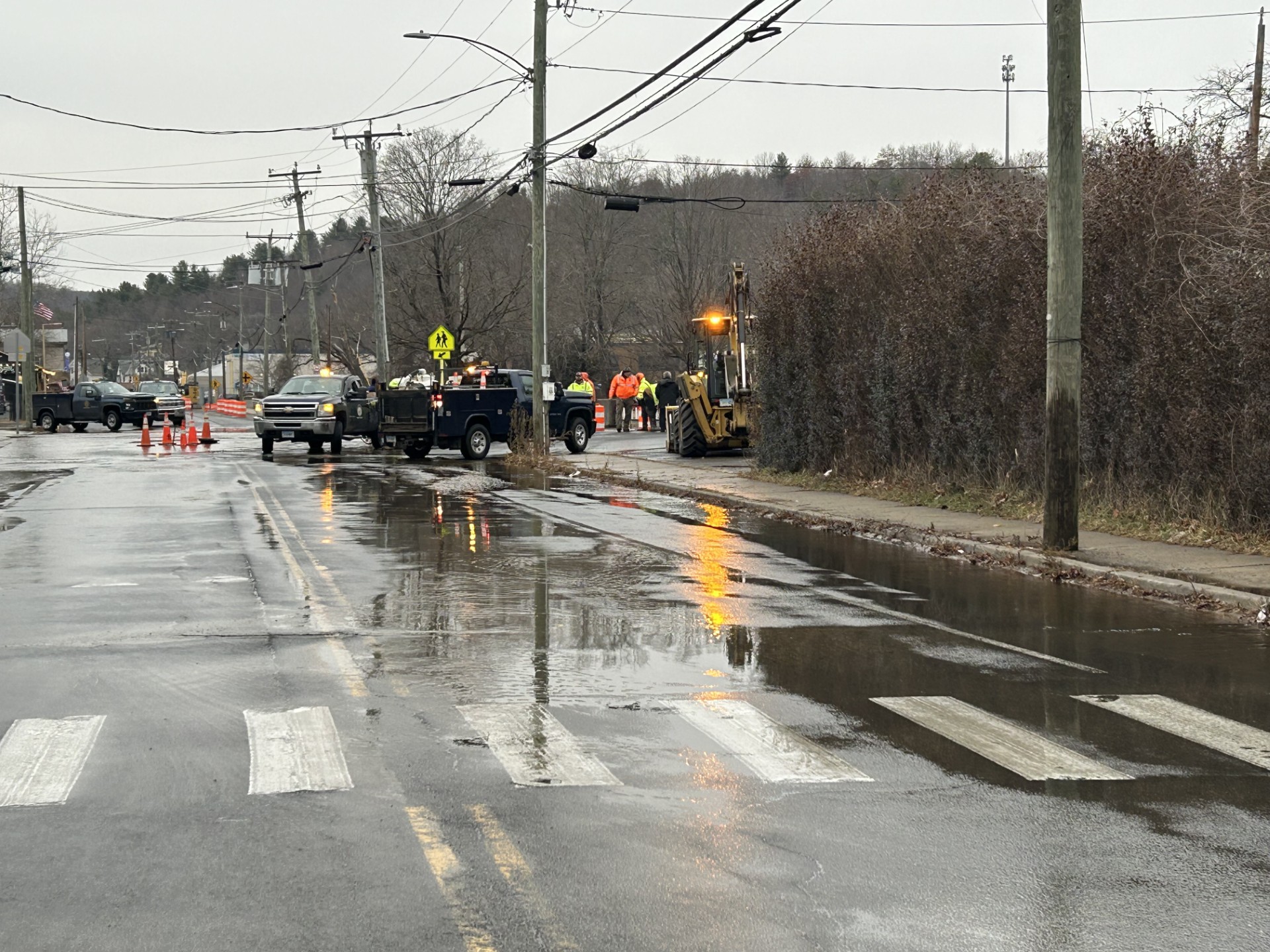 Water main break closes roads in Waterbury