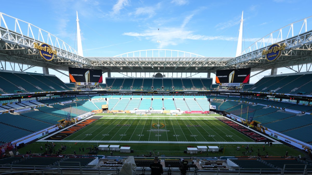 Live updates: Indiana beats Miami 27-21 in CFP National Championship game