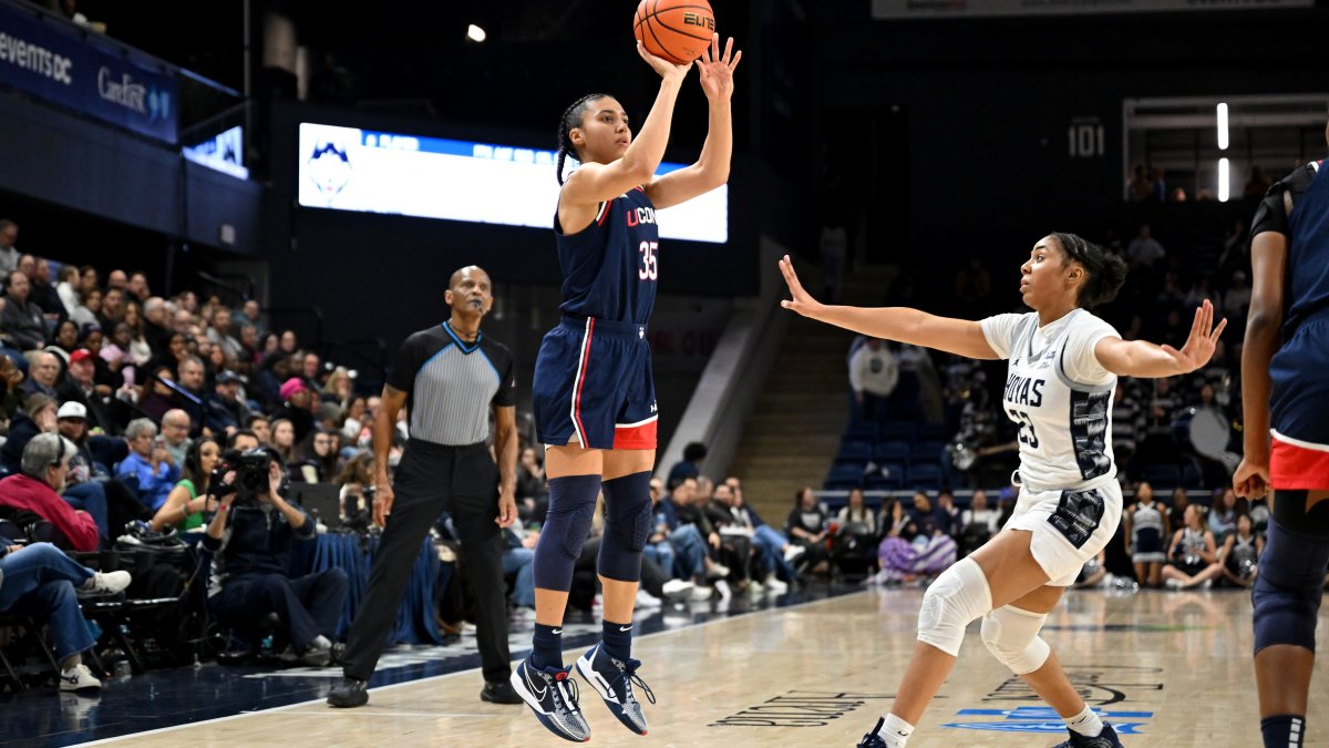 Azzi Fudd plays in front of hometown fans for last time in UConn uniform: ‘I feel very loved'