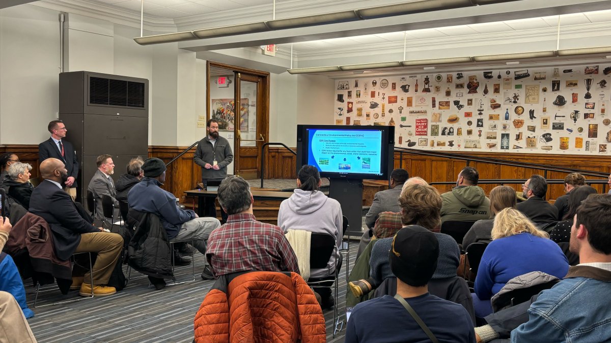 Plans for New Haven area bus rapid transit presented at community meeting