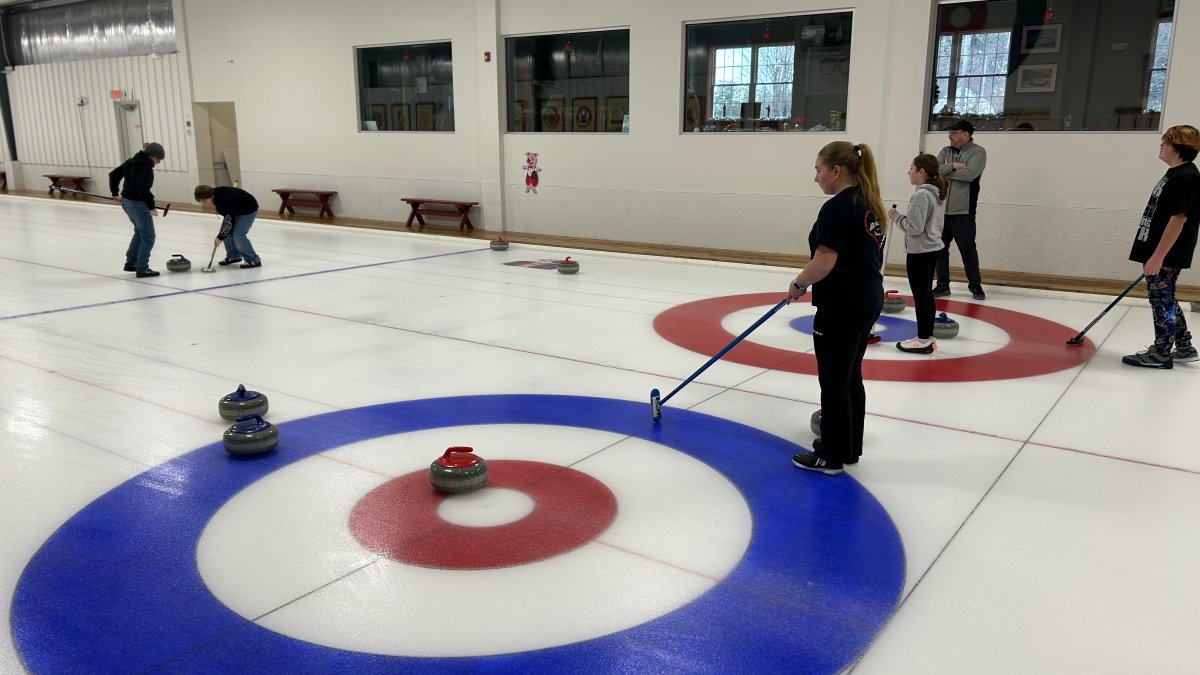Norfolk's junior curlers welcome clubs from Bridgeport, New York