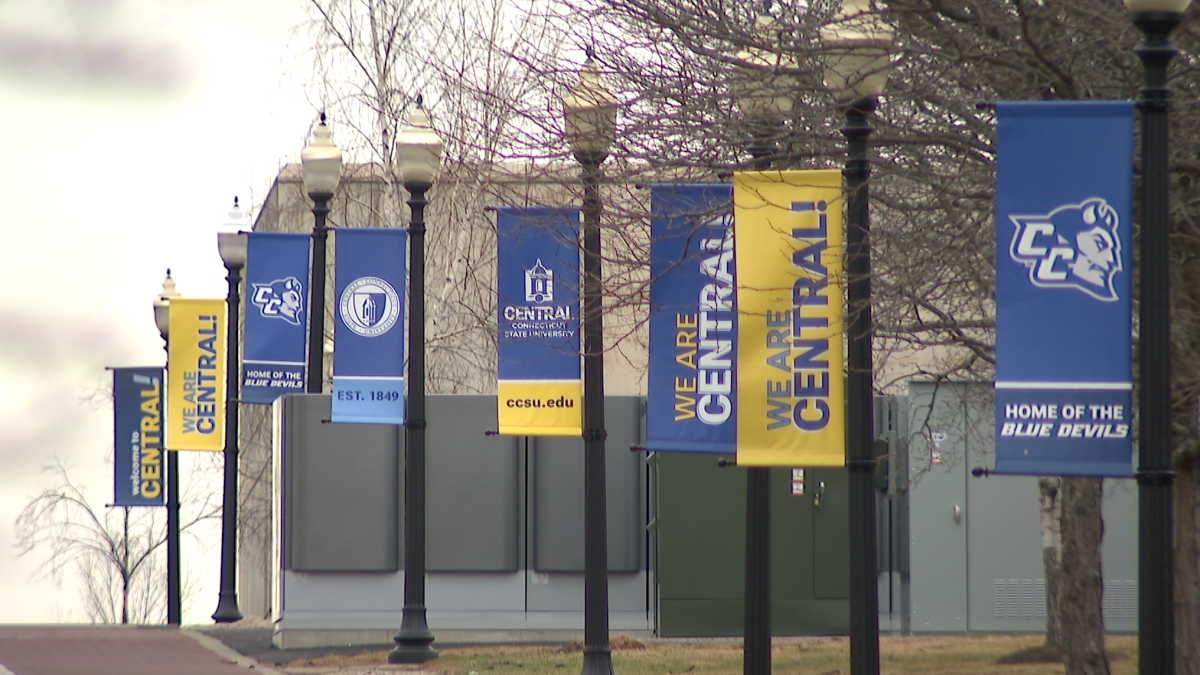 More Connecticut seniors are getting college acceptances without applying