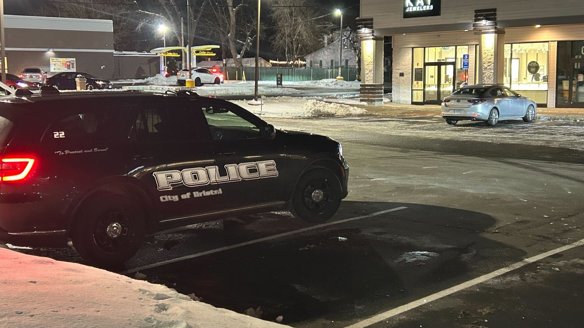 Police investigating smash and grab at Bristol jewelry store
