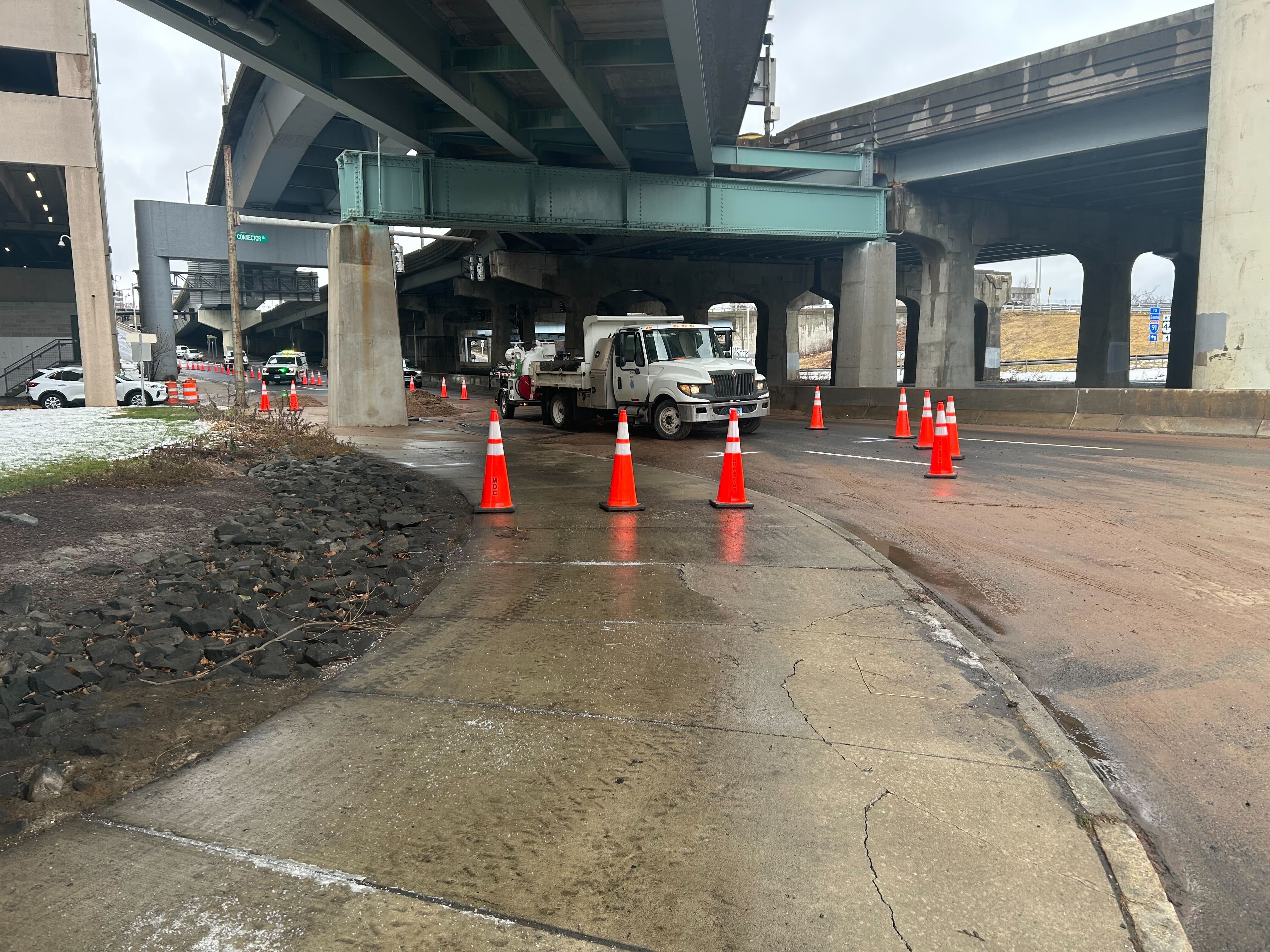 Water main break causes traffic issues in Hartford